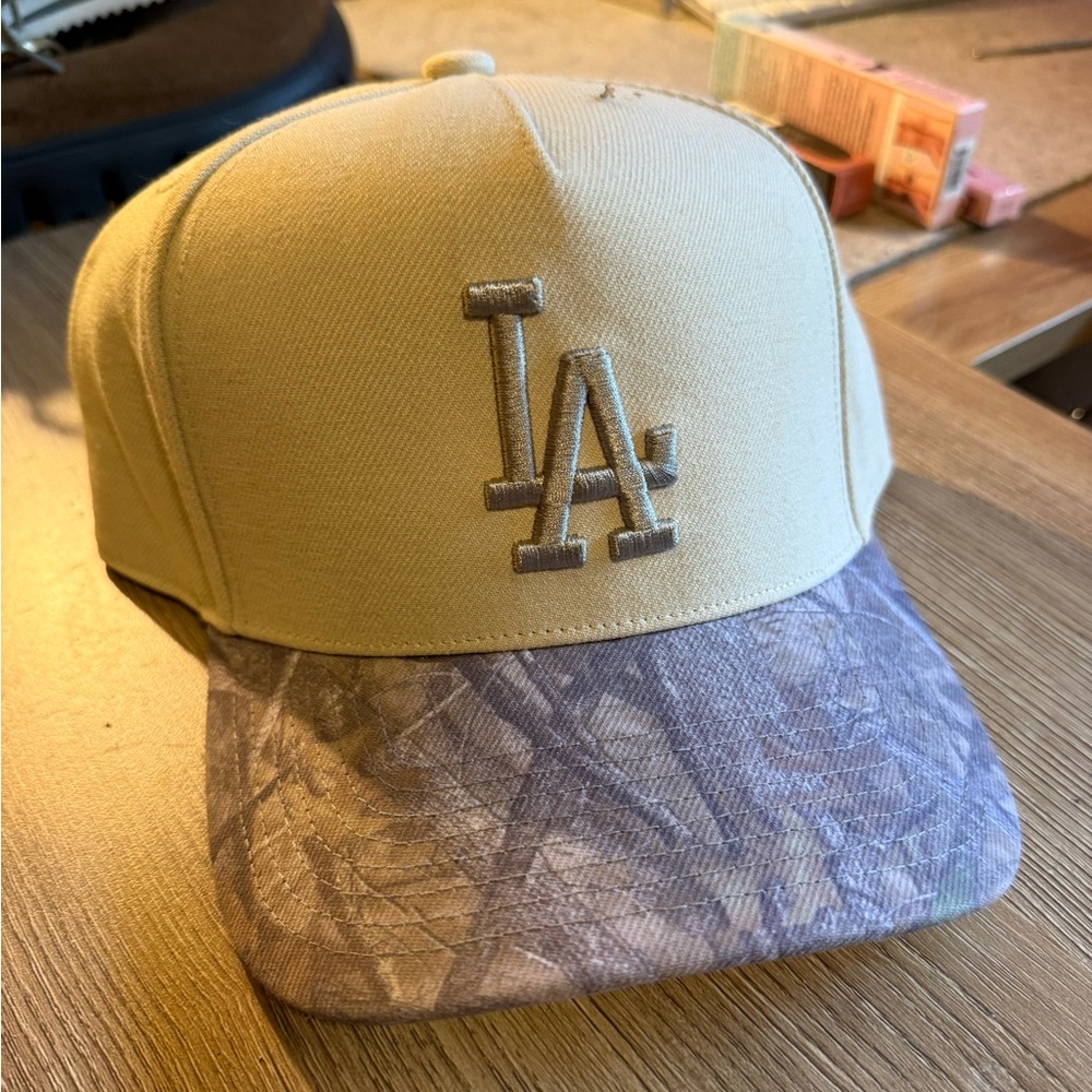 Nostalgia Two-Tone Baseball Cap in Khaki and Black